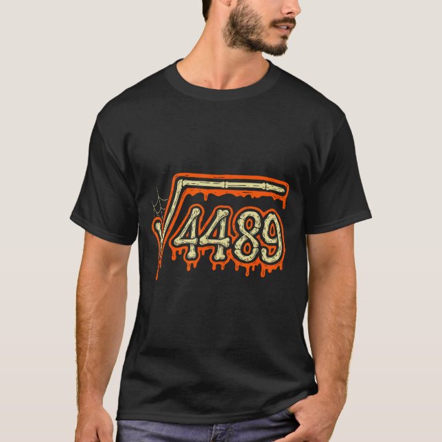Square Root 4489 Equals 67 Geek Joke  T Shirt (Framsida)