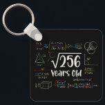 Square Root of 256 16th Birthday 16 Year Old Gifts Nyckelring<br><div class="desc">Perfekt 16 år Gammal yft Idea för barn Square Root från 256 års ålder. Fantastisk-gåva till tonåring,  barn,  dotter,  vänner som tillverkats/fötts 2008,  skolpojke,  son,  ungdom,  skolbarn,  pojke,  pojke,  kinder,  legend,  flicka,  pojkar,  tonåringar på lycklig 16:e Födelsedagsfesten</div>
