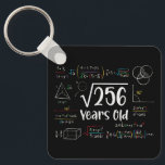 Square Root of 256 16th Birthday 16 Year Old Gifts Nyckelring<br><div class="desc">Perfekt 16 år Gammal yft Idea för barn Square Root från 256 års ålder. Fantastisk-gåva till tonåring,  barn,  dotter,  vänner som tillverkats/fötts 2008,  skolpojke,  son,  ungdom,  skolbarn,  pojke,  pojke,  kinder,  legend,  flicka,  pojkar,  tonåringar på lycklig 16:e Födelsedagsfesten</div>