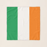 Square Scarf med flagga på Irland Sjal<br><div class="desc">Förbättra er vardrobe med vår fyrkantiga halsduk som visar Irlands flagga! Ärren är uppgjord med uppmärksamhet på detaljer, mer än bara ett tillbehör, det är ett firande av Irlands rik kulturarv och nationella pride. Konstruktionen visar stolt den koniska trifärgen grönt, vit och orange, som symboliserar land historia, fred och vibrerande...</div>