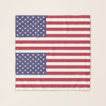 Square Scarf med USA:s flagga Sjal<br><div class="desc">Tillsätt en pulserande hand av amerikansk anda till din krigsbe med vår exklusiv fyrkantiga sjal som visar USA:s flagga! Den här fyrkantiga halsduken är uppgjord med stor noggrannhet, och är inte bara ett mode-tillbehör, utan ett firande av det amerikanska kulturarvet och det amerikanska pridet. Den djärva utformningen visar stolt det...</div>