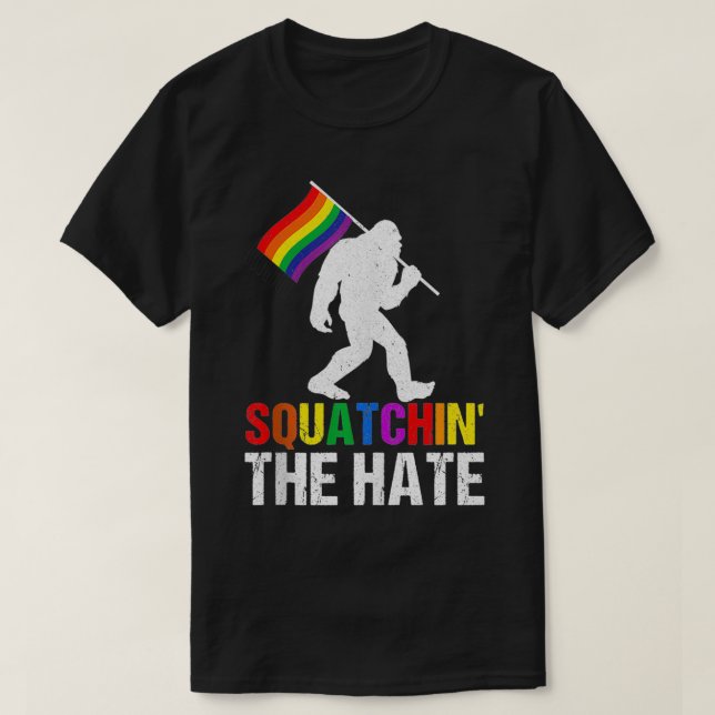 Squatchin't Hate LGBTQ Bigfoot Rainbow Flagga Gay T Shirt (Design framsida)