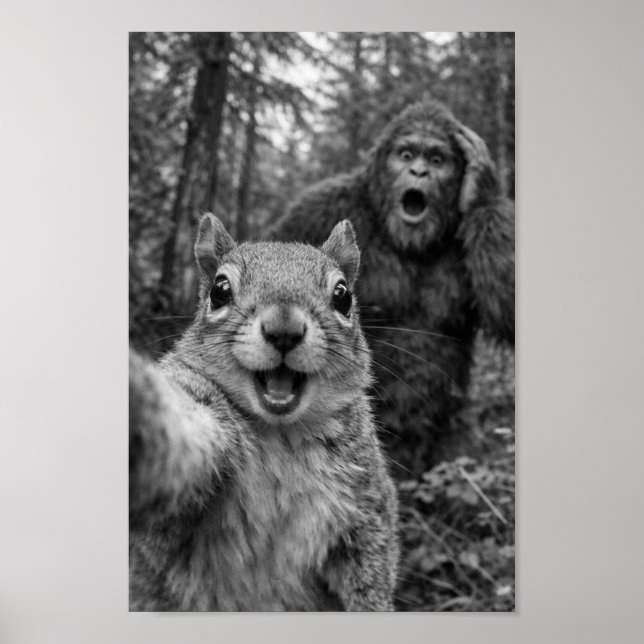 Squirrel Bigfoot Surprised Selfie Poster (Framsidan)