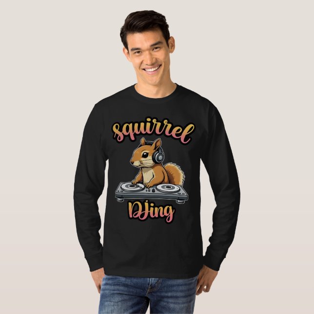 Squirrel DJ Party Vibes Funny Retro DJ T-Shirt (Hel framsida)