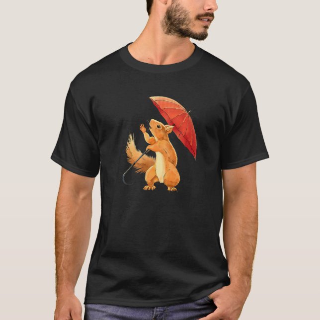 Squirrel Holding Umbrella  Squirrel Enthusiast T Shirt (Framsida)