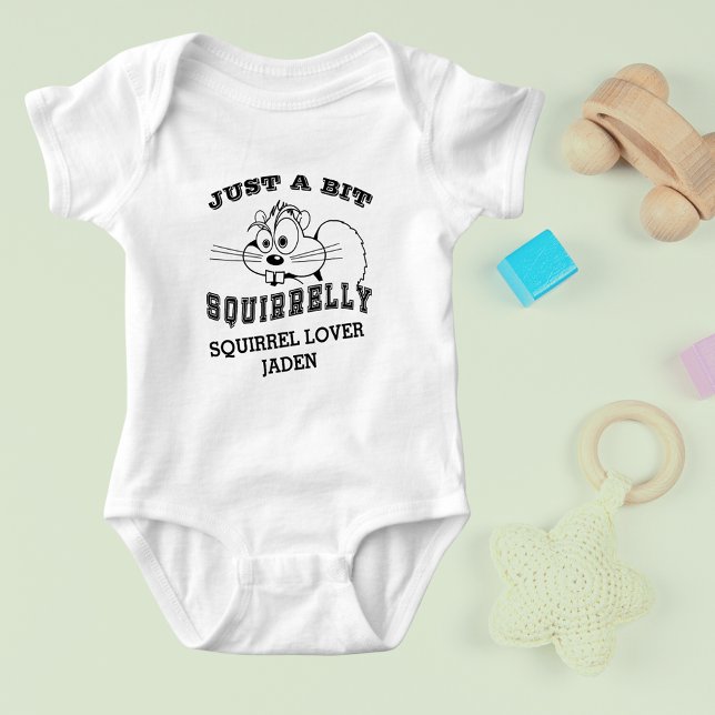 Squirrel Kärlek Squirlly Black Art Namn T Shirt (Squirrel Love Squirrelly Black Art Name White Baby Bodysuit)
