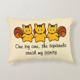 Squirrelerna stjäl min sanitet Humor Prydnadskudde