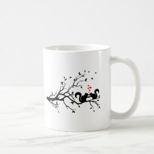 Squrrels med röda hjärtor på trädgren kaffemugg