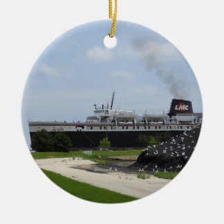 SS Badger Coal Frakt Loading in Manitowoc WI Julgransprydnad Keramik