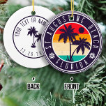 St Augustine Beach Florida Retro Handflatan träd 8 Julgransprydnad Keramik<br><div class="desc">St Augustine Florida. Den här återdesignen gör en underbar julklapp eller födelsedagspresent till fläkt av St Augustine Beach. Retro-sommarbesöksmönstret är en perfekt gåva till älskare och tropiska destinationer fläkt. - " Du kan anpassa och ändra den här mallen genom att justera, ändra eller ta bort texterna i den. Du kan...</div>