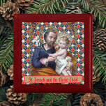 St. Joseph och Kristus Child (DPT 002) Minnesask<br><div class="desc">St. Joseph och Kristus Child,  hand-färgad engravande från ett förkroppsligat,  gyldat,  tryckt i kromolitografi,  som ursprungligen publicerades av Dopter,  Paris,  Frankrike,  mitten av 1800-talet. Från designerns privata samling av religiösa ephemera. Par med Madonna och Child (DPT 001).</div>