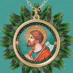 St. Matthias the Apostle (JMAS 09) Round Guldpläterat Halsband<br><div class="desc">St. Matthias (100-talet) valdes ut genom lottdragning mellan Ascension och Pentecost för att ersätta Judas Iscariot som apostle. Traditionerna skiljer sig något från missionen efter valet, men håller med om att han har lidit av martyrskap. Här axlar han en yxa som instrument, och i andra sammanhang kan han bära spjut...</div>