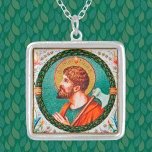 St. Matthias the Apostle (JMAS 09) Square Silverpläterat Halsband<br><div class="desc">St. Matthias (100-talet) valdes ut genom lottdragning mellan Ascension och Pentecost för att ersätta Judas Iscariot som apostle. Traditionerna skiljer sig något från missionen efter valet, men håller med om att han har lidit av martyrskap. Här axlar han en yxa som instrument, och i andra sammanhang kan han bära spjut...</div>