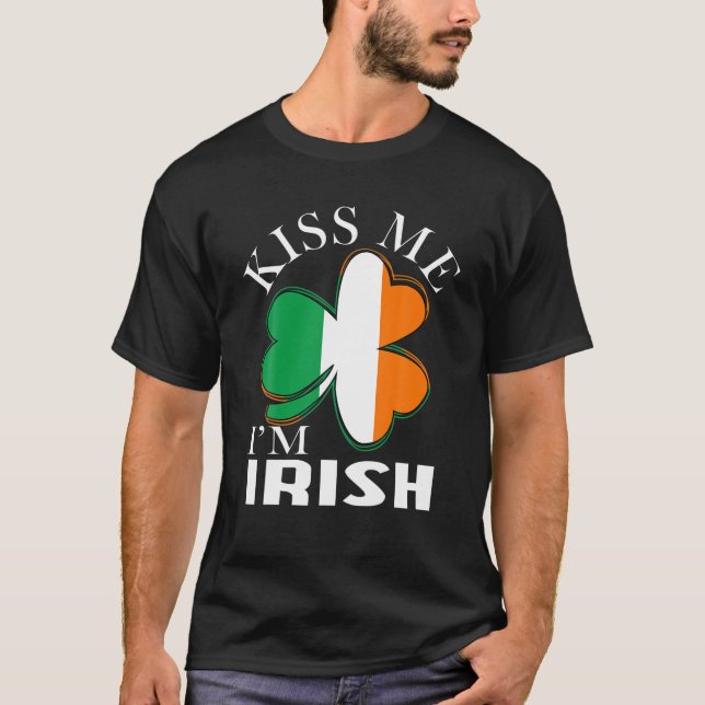 St Patrick Day Funny Kiss Me Jag är Latvian Klöver T Shirt (Framsida)