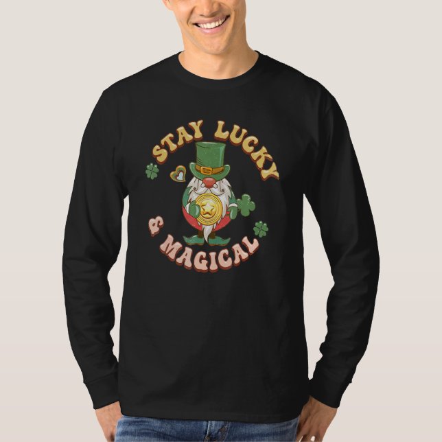 St Patrick Gnome Holding A Gold Coin Stay Lucky &  T Shirt (Framsida)