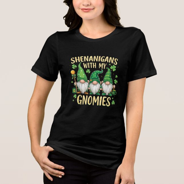 St Patrick’s Day Lucky Shamrock Gnome  T Shirt (Framsida)