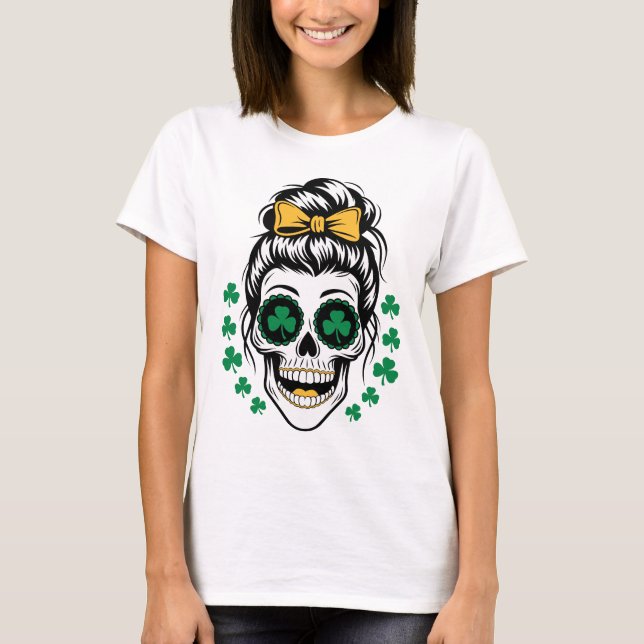 St. Patrick’s Day Skull with Shamrocks and Messy  T Shirt (Framsida)