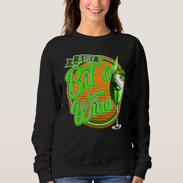 St Patrick's Day A Wee Bit O' Wine Funny Mom Women T Shirt (Framsida)
