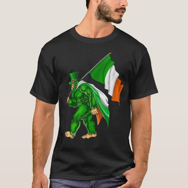 St. Patrick's Day Bigfoot Ireland Flagga T Shirt (Framsida)