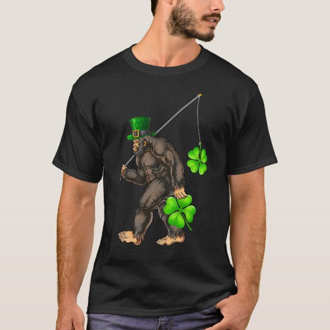 St patricks day Bigfoot Sasquatch Irish T Shirt (Framsida)