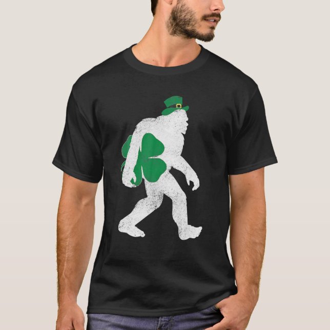 St patricks day Bigfoot T Klöver Löv Irish Sasqua T Shirt (Framsida)