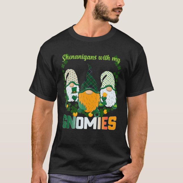 St Patricks Day busstreck Gnomies Gnome Shamrock T Shirt (Framsida)