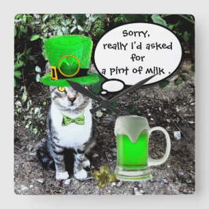 ST PATRICK'S DAY CAT MED GRÖNT IRISH-ÖL FYRKANTIG KLOCKA