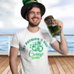 St. Patricks Day Cruise Grönt Anpassningsbar År T Shirt<br><div class="desc">Den här designen kan vara personlig i det område som tillhandahålls genom att ändra fotot och/eller text. Du kan också anpassa den genom att klicka på Anpassa den här mallen och sedan välja klicka för att anpassa ytterligare alternativ och ta bort eller ändra färg i bakgrunden, lägga till text, ändra...</div>