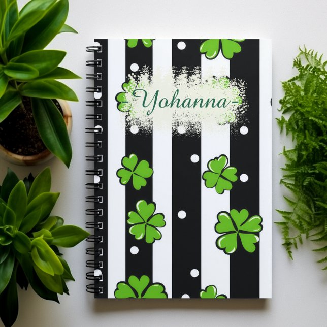 St. Patrick's Day Custom Name, Rand & Klöver Anteckningsbok (St. Patrick’s Day Custom Name, Stripes & Clovers Notebook)