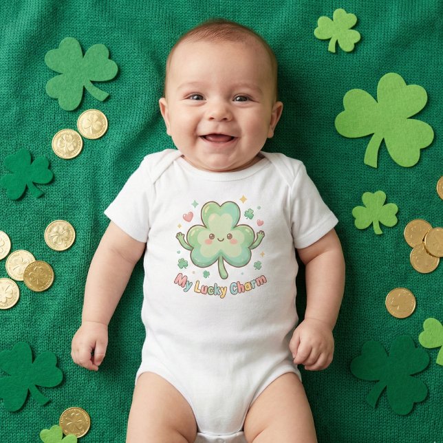 St. Patrick's Day Cute "My Lucky Charm" Clover T Shirt (Skapare uppladdad)