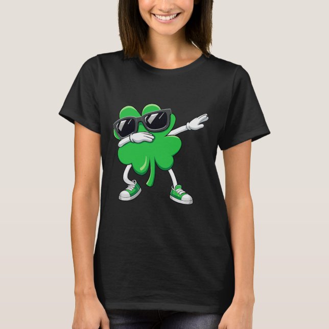 St patricks day Dabbing Shamrock Funny Boys Girls T Shirt (Framsida)