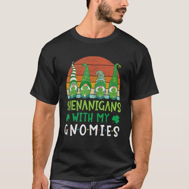 St Patricks Day Gnome Let Shenanigans Begin Shamro T Shirt (Framsida)