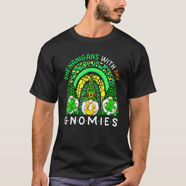 St Patricks Day Gnome Let Shenanigans Begin Shamro T Shirt (Framsida)