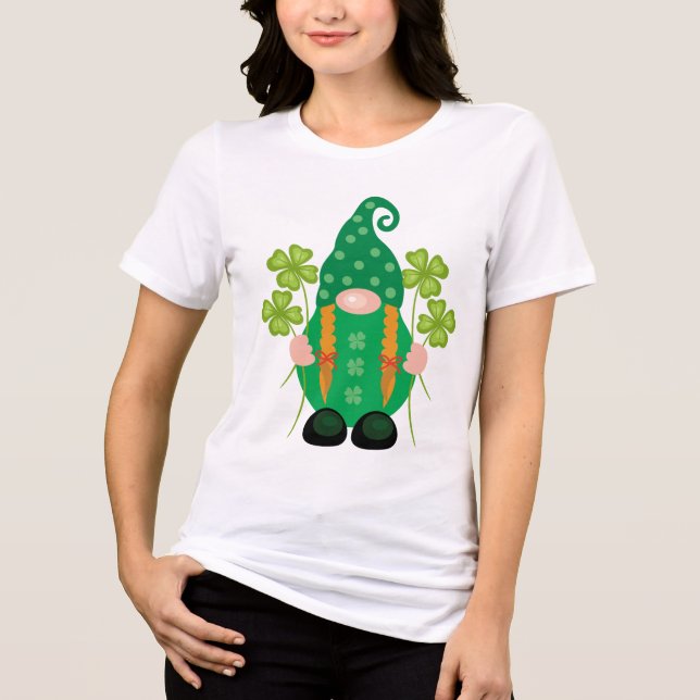 St. Patrick's Day Gnome med Shamrocks T Shirt (Framsida)