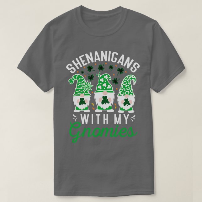 St patricks day Gnome Shamrock shenanigans med min T Shirt (Design framsida)