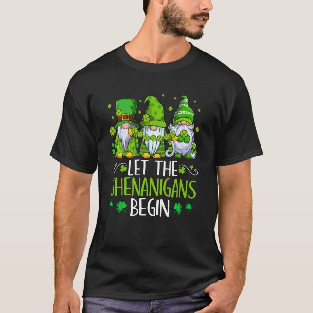 St Patricks Day Gnomes Let the Shenanigans Begin T Shirt (Framsida)