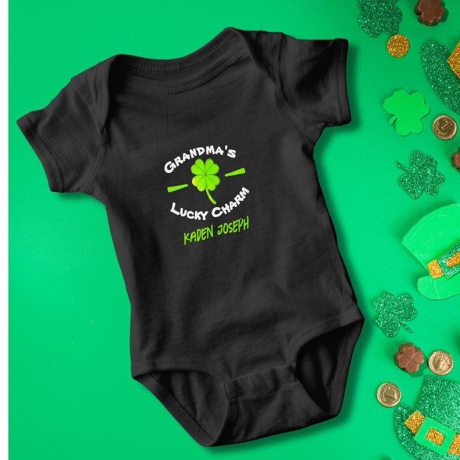 St. Patrick's Day Grandma's Lucky Charm Black T Shirt (Skapare uppladdad)