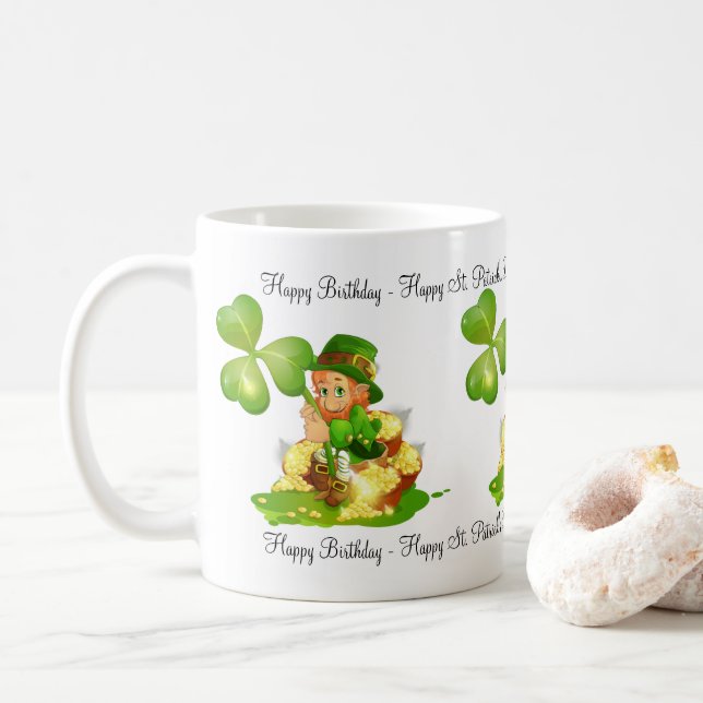 St. Patrick's Day Grattis på födelsedagen Mugg (Med munk)