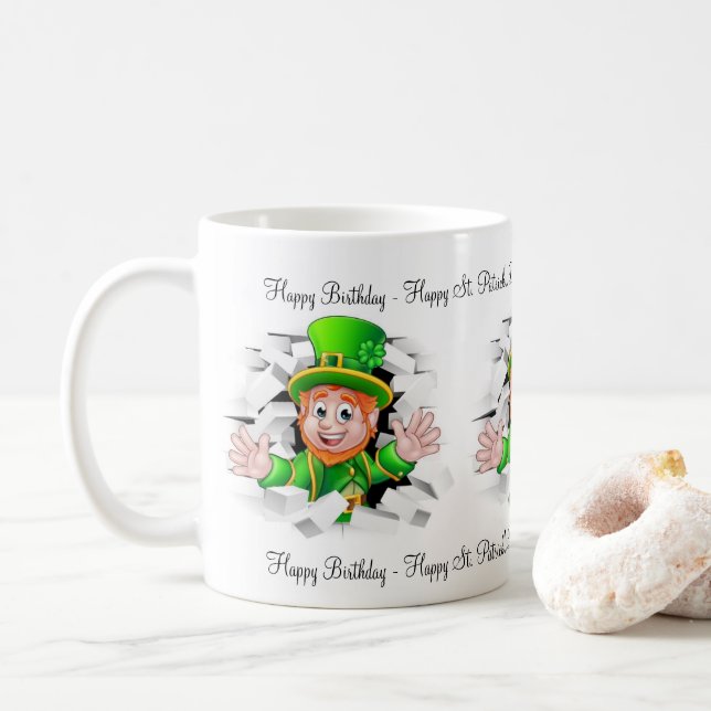 St. Patrick's Day Grattis på födelsedagen Mugg (Med munk)