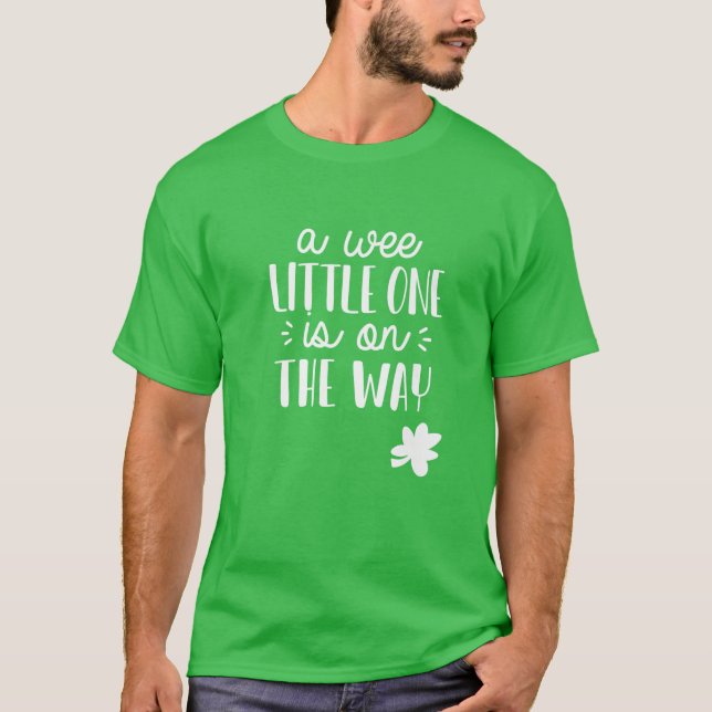 St. Patrick's Day Gravid Announcement Wee Littl T Shirt (Framsida)