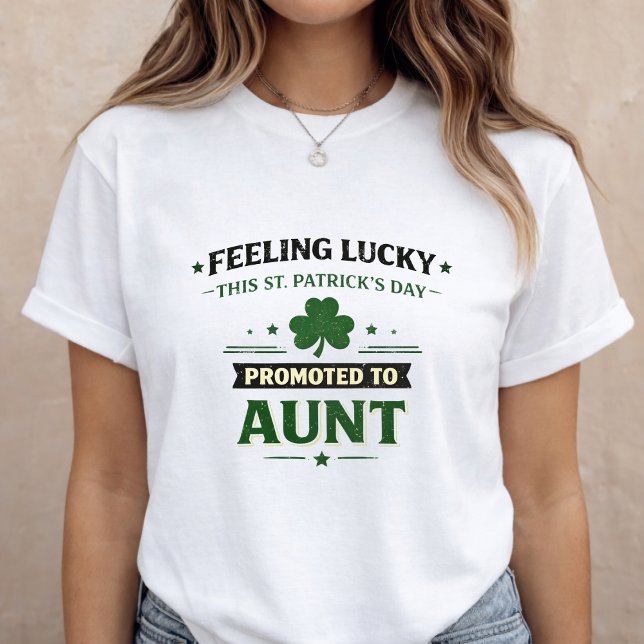 St. Patrick's Day graviditetsannonsering T Shirt (Skapare uppladdad)