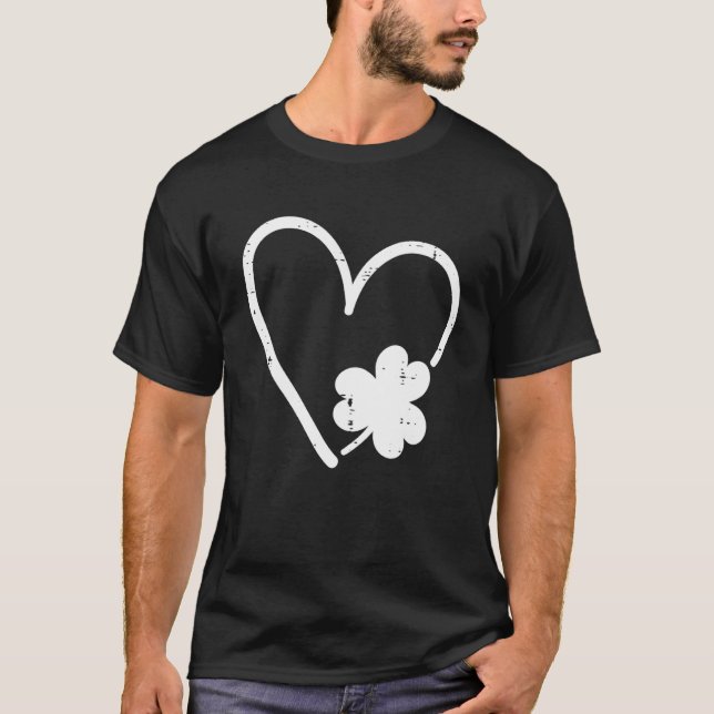 St Patricks Day Heart Shamrock For Women Girls Kid T Shirt (Framsida)
