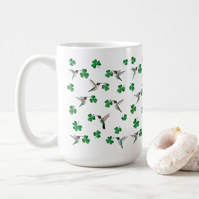St. Patrick's Day Hummingbird and Shamrocks Kaffemugg (Med munk)