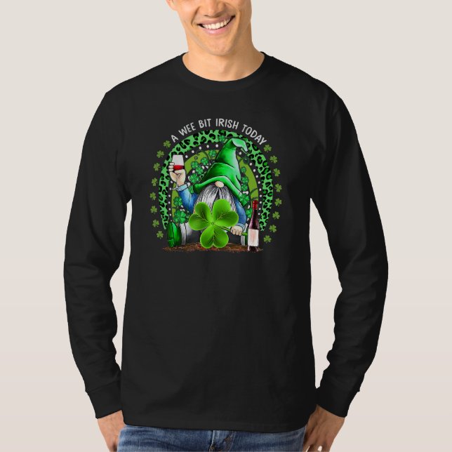 St Patrick's Day Irish Gnome Drink Wine Shamrock R T Shirt (Framsida)