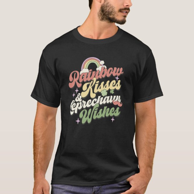 St Patricks Day Irish Rainbow Kisses And Leprechau T Shirt (Framsida)