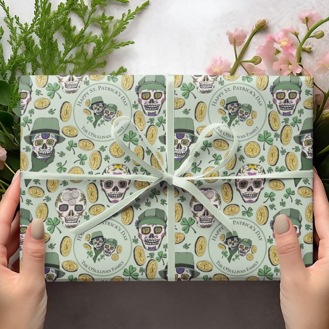 St patrick's day Irish Sugar Skull Anpassningsbar Presentpapper (Custom St Patrick's Hand-Drawn Design in Black Ink. Irish Sugar Skulls Dressed in Hats & Scarves. )