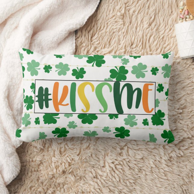 St. Patricks Day Kiss Me Cute Grönt Klöver Lumbarkudde (Filt)