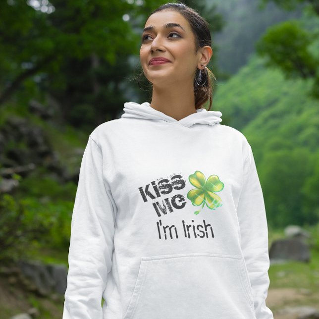 St. Patrick's Day Kiss Me. Jag är Irish Grönt Klöv T Shirt (Skapare uppladdad)