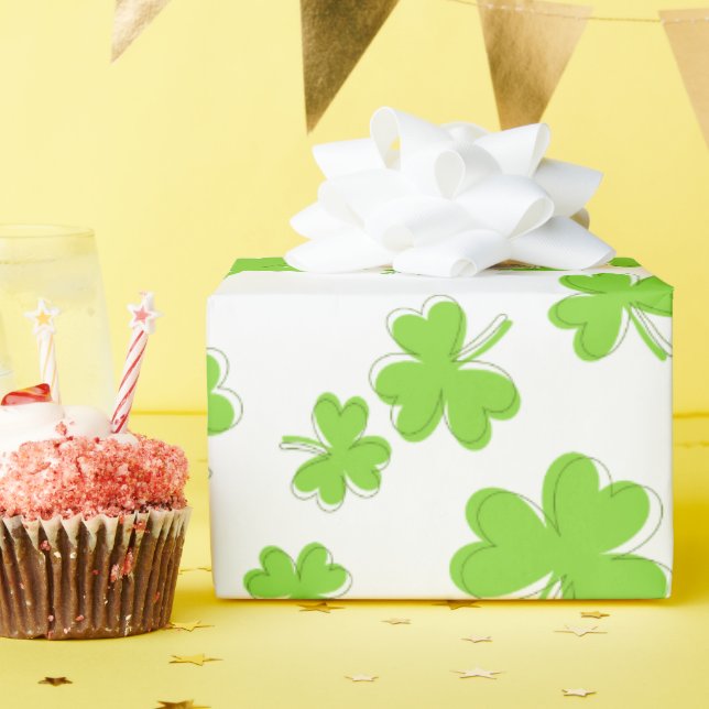 St. Patrick's Day-klöver-mönstrad presentpapper (Födelsedagsfest)