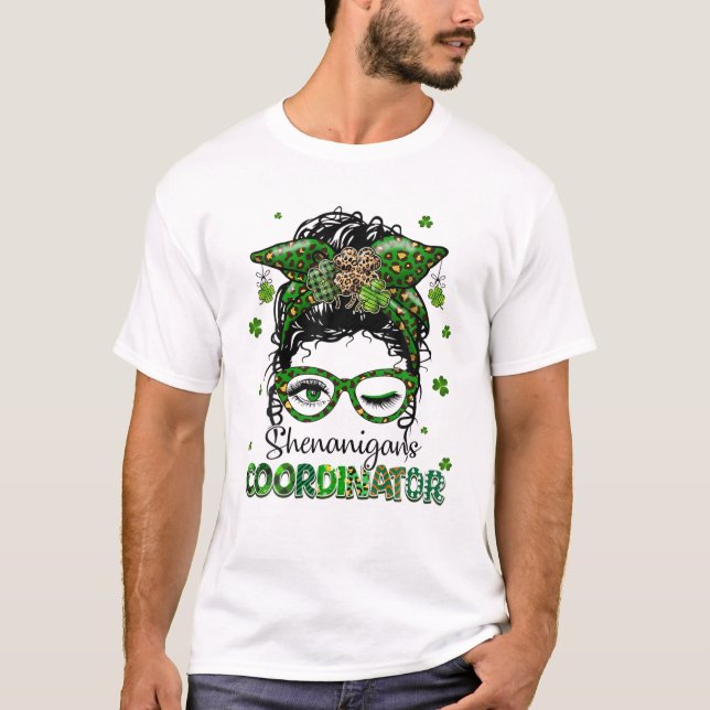 St patrick's day Leopard Messy Bun Shenanigans Coo T Shirt (Framsida)